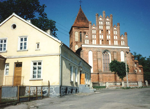 Landsberg, ev. Kirche mit Pfarrhaus